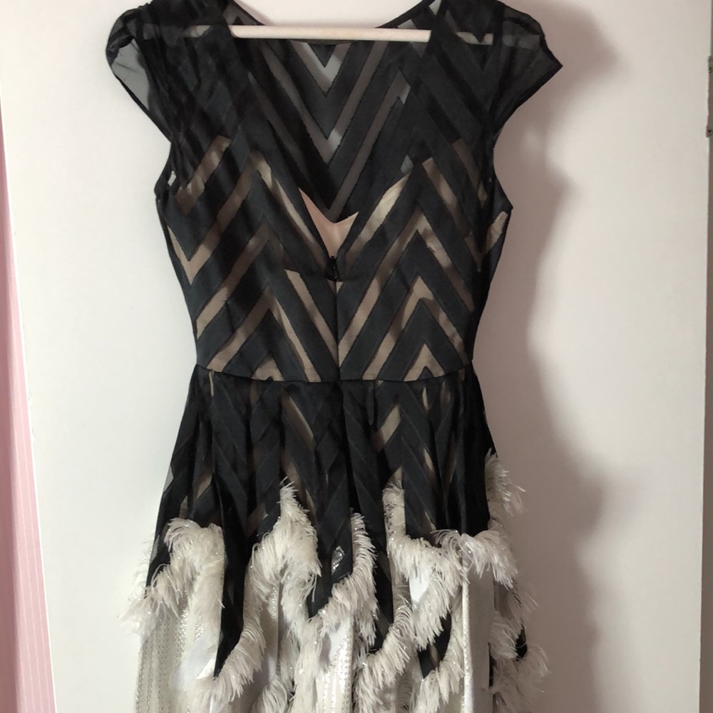 Lela Rose Knee Length cap sleeve chevron feather dress